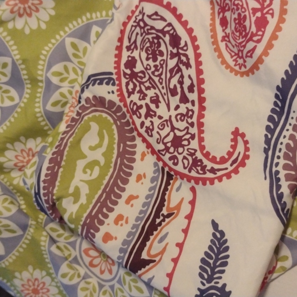 Pair of full size pillow shams zipper closure